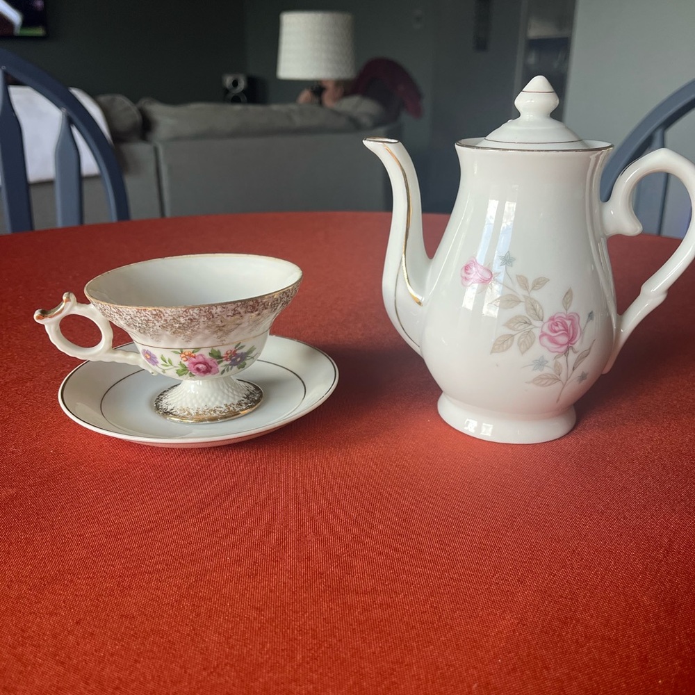 Floral Teapot and Teacup Set
